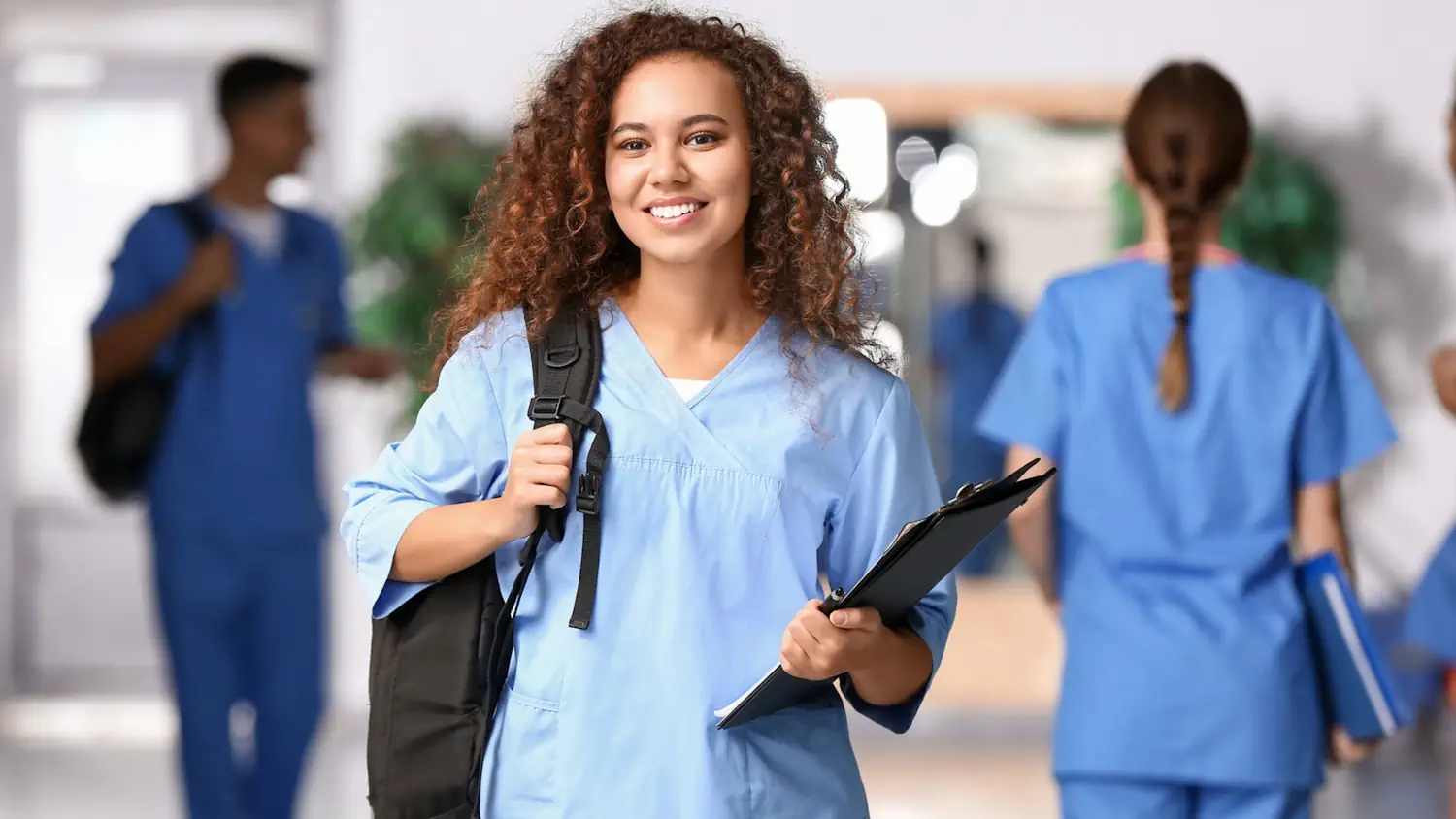 estudiante a oposiciones de auxiliar de enfermeria tcae